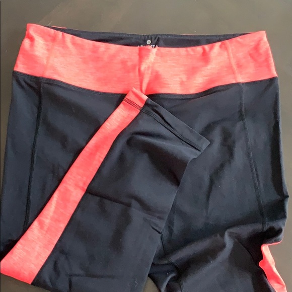 Athleta Pants - Athleta Capri tights size large